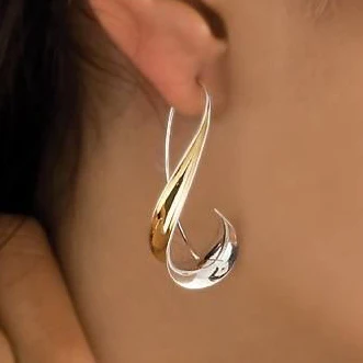 VINTAGE DANGLING GOLDEN EARRINGS