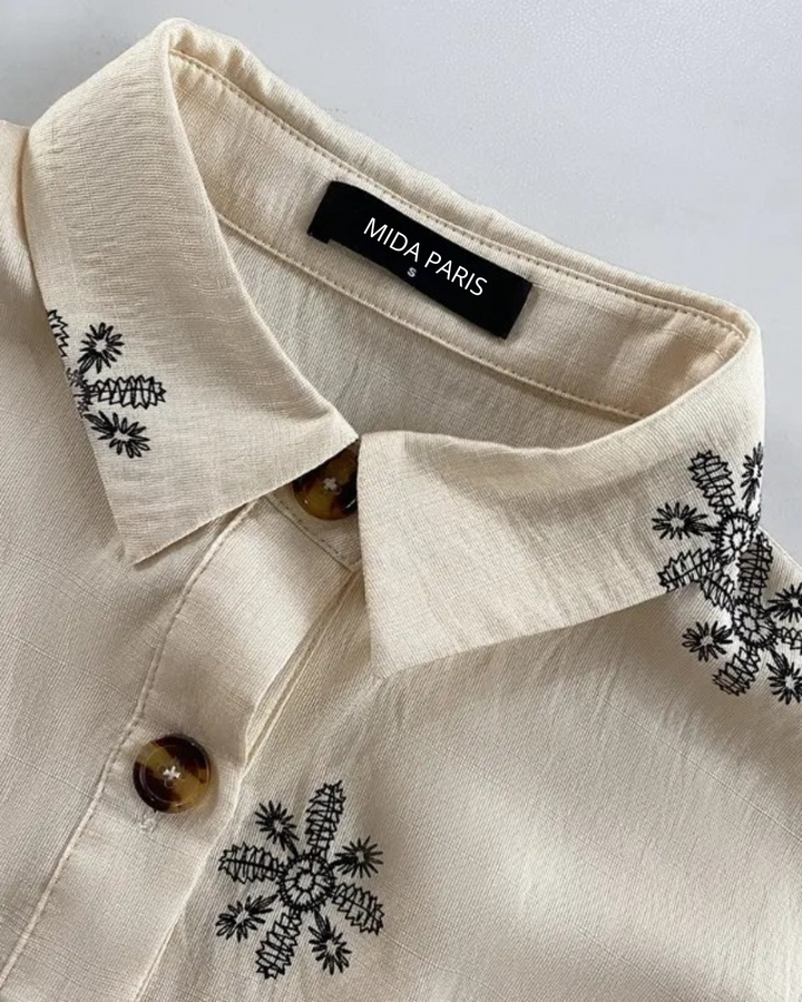 ÉLISE | ROBE DÉCONTRACTÉE AVEC COL COL RELEVÉ, MANCHES COURTES ET BOUTONS, AVEC POCHE