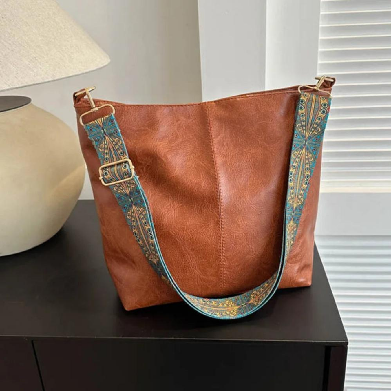 Chelsey | Sac à bandoulière en cuir avec pendentif vintage