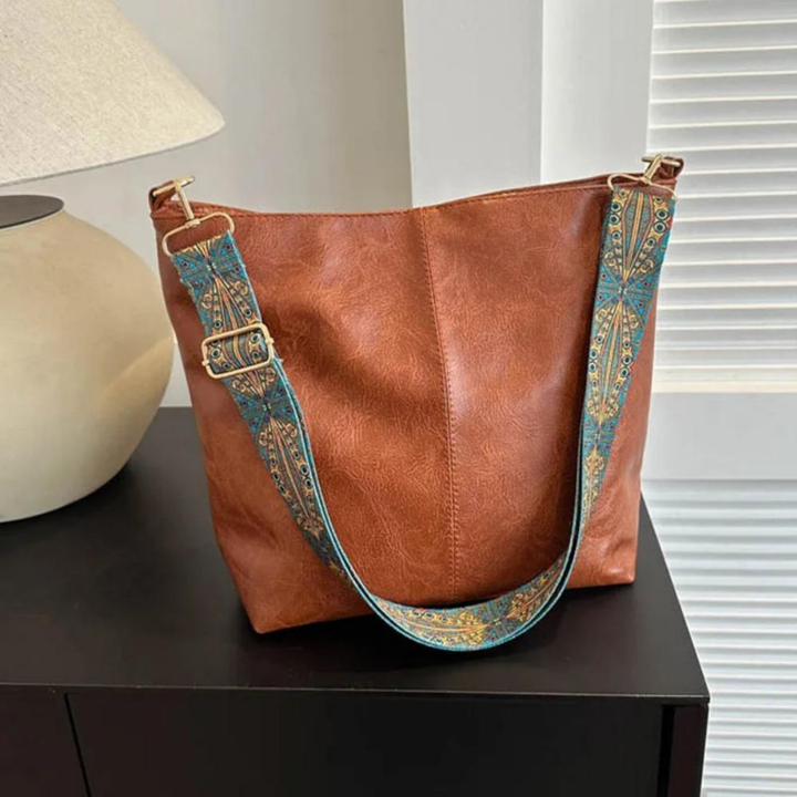 Chelsey | Sac à bandoulière en cuir avec pendentif vintage