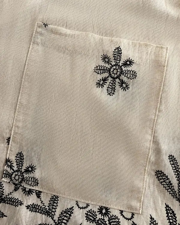 ÉLISE | ROBE DÉCONTRACTÉE AVEC COL COL RELEVÉ, MANCHES COURTES ET BOUTONS, AVEC POCHE