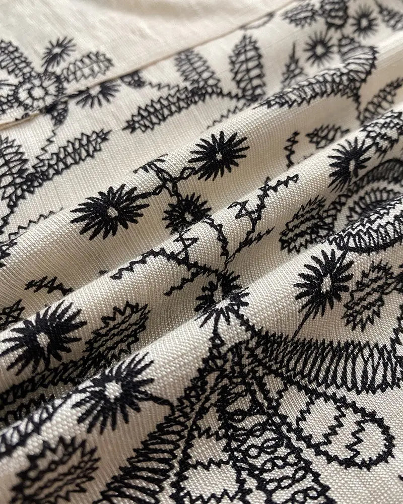 ÉLISE | ROBE DÉCONTRACTÉE AVEC COL COL RELEVÉ, MANCHES COURTES ET BOUTONS, AVEC POCHE
