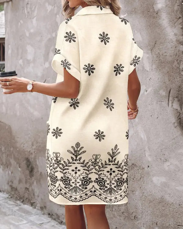 ÉLISE | ROBE DÉCONTRACTÉE AVEC COL COL RELEVÉ, MANCHES COURTES ET BOUTONS, AVEC POCHE