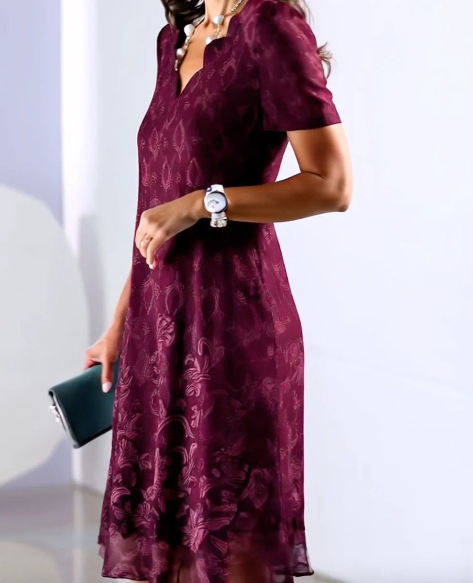 Robe mi-longue violette à manches courtes et col en V
